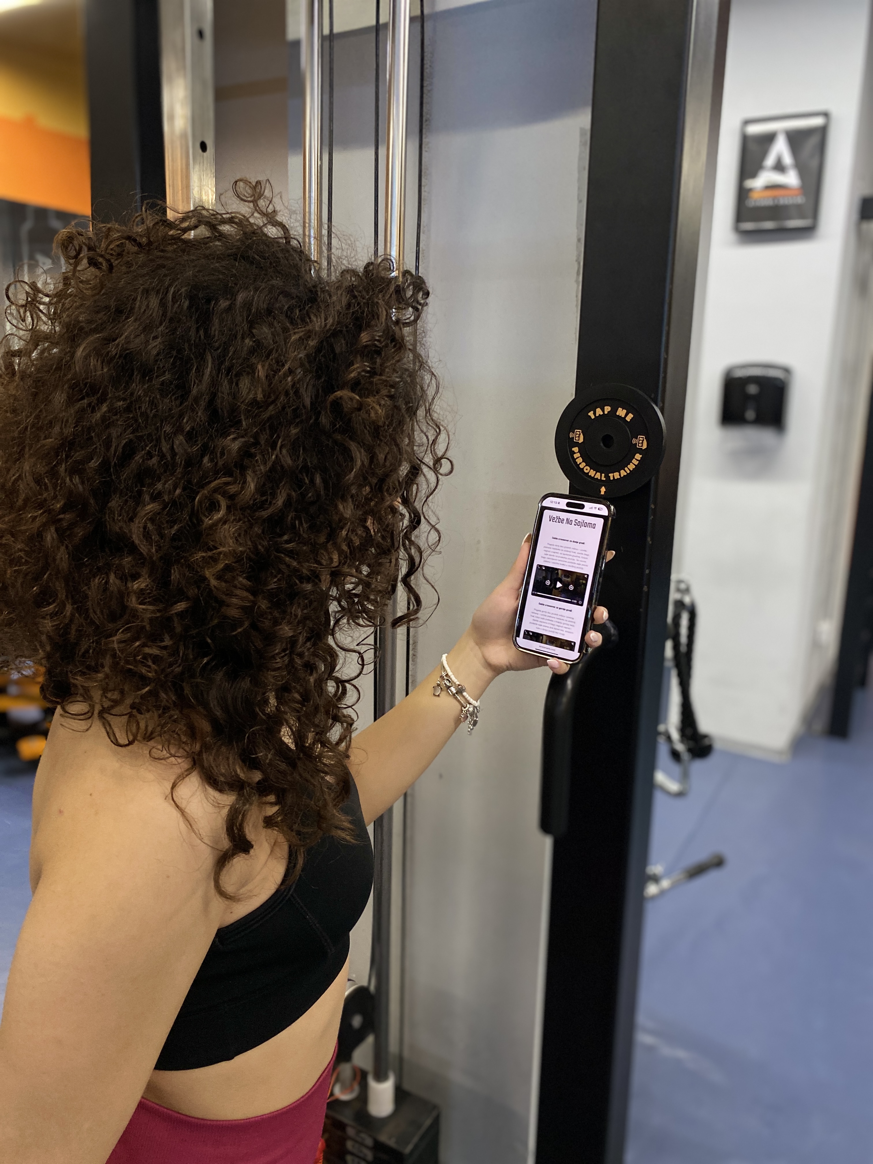 Tapanje telefona uz tegic